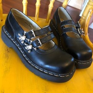 Anarchic black skull Mary Janes
